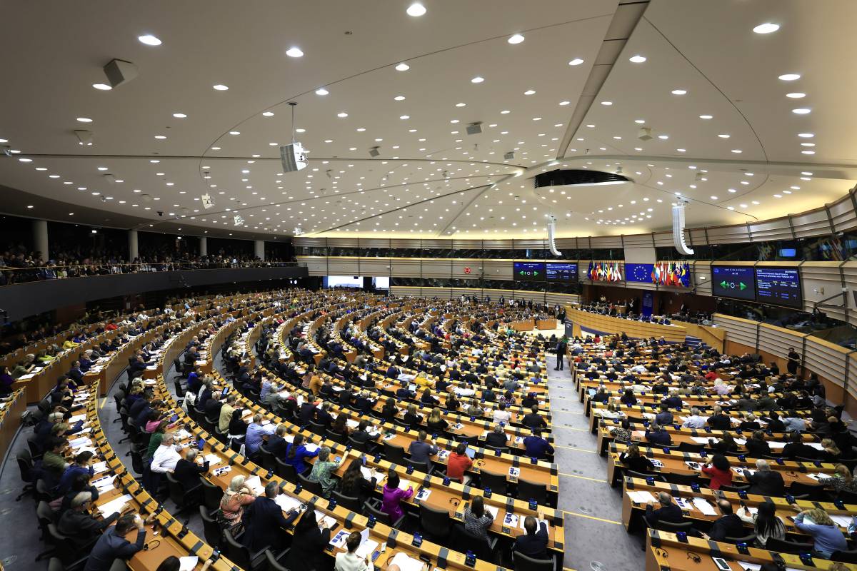 Parlamento Ue, sì alla mozione che vuole inserire l'aborto nella Carta dei diritti fondamentali