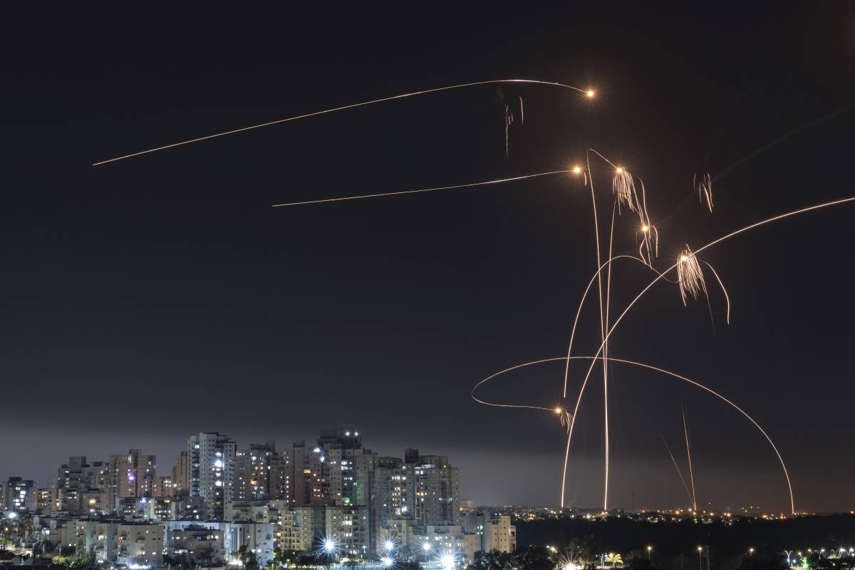 L'Iran attacca Israele: ondate di droni e missili da crociera. Netanyahu: "Risponderemo". Decollati caccia di Usa e Francia