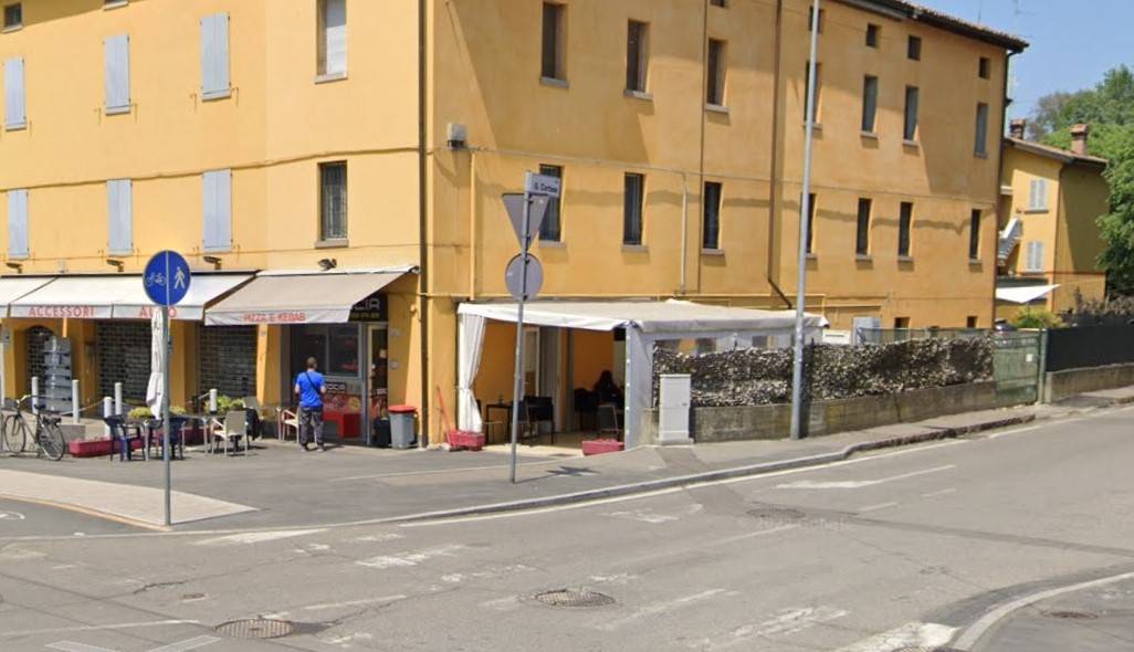 Agguato a colpi di machete all'uscita dal ristorante: orrore a Modena