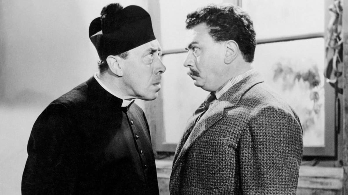 Don Camillo e l'onorevole Peppone e le "tradizioni" di Gino Cervi e Fernandel alla fine delle riprese