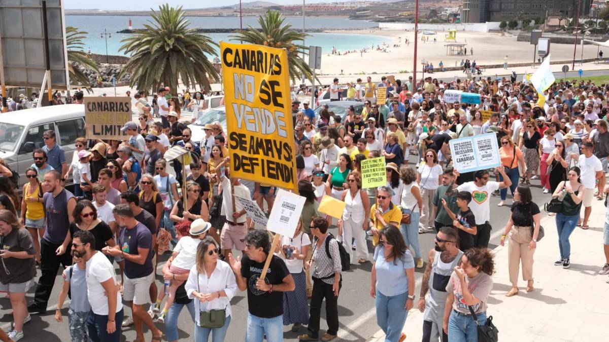 La rivolta delle Canarie: "Basta turismo di massa"
