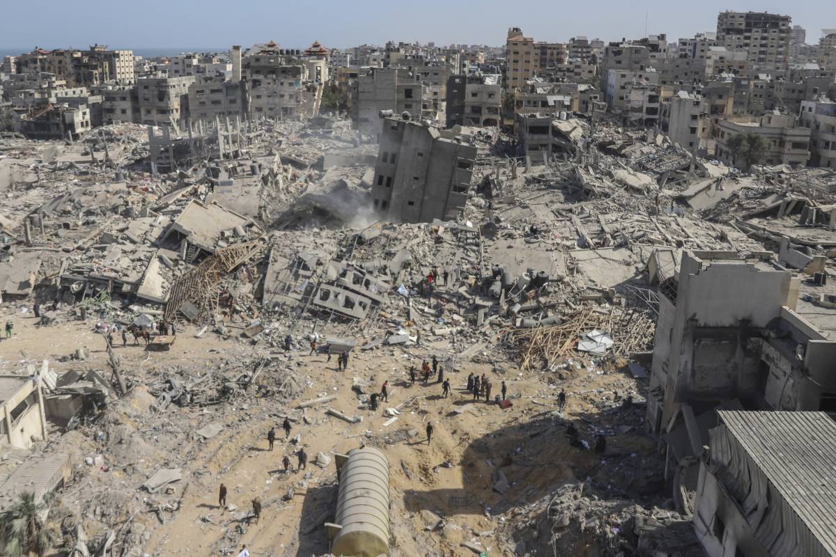 Il mistero della fossa comune con 180 morti nell'ospedale di Gaza