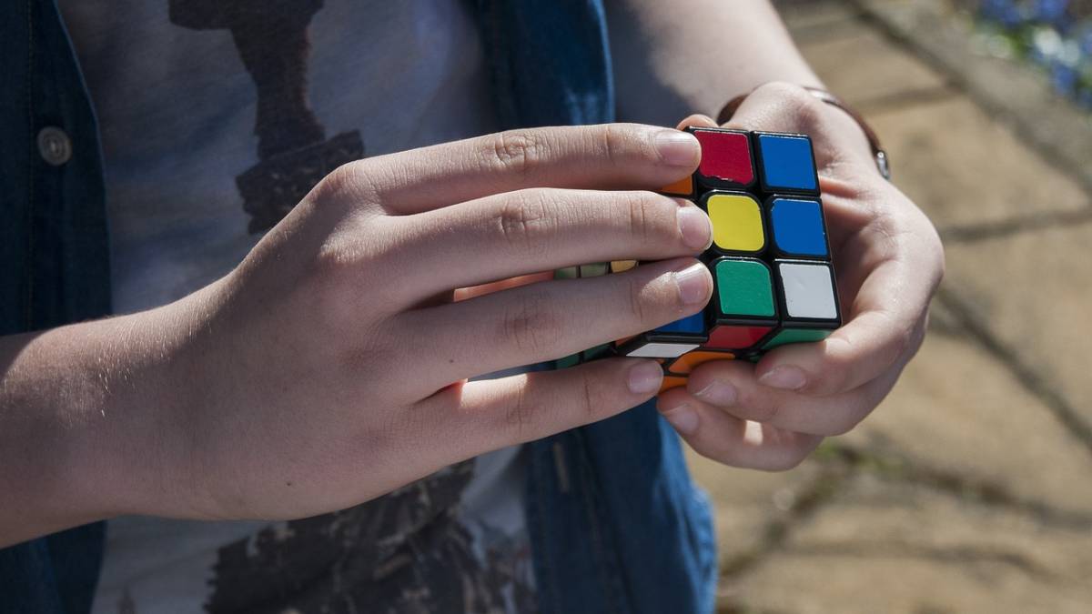 Il cubo di Rubik compie 50 anni ma è ancora giovanissimo. Ecco tutti i record