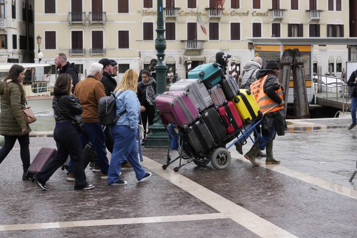 Venezia, primo giorno del ticket d'ingresso. Proteste ai gazebo e 15mila turisti paganti