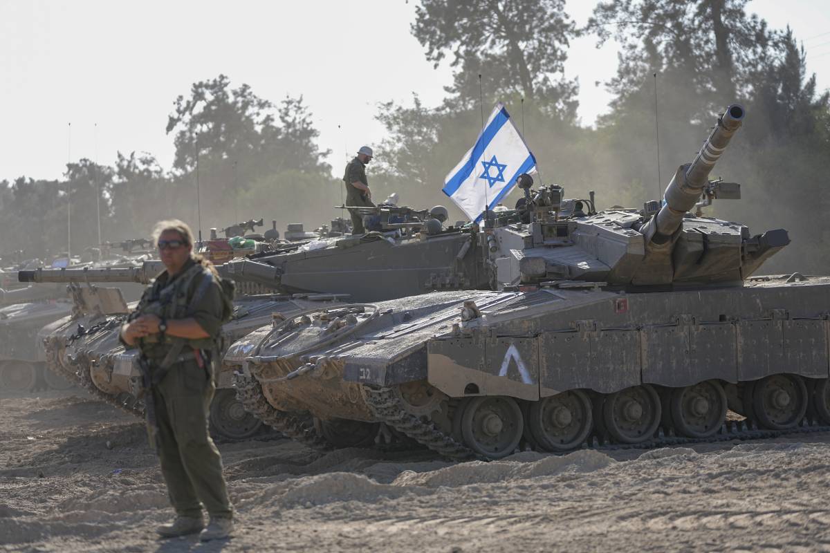 Israele manda decine di tank a Rafah