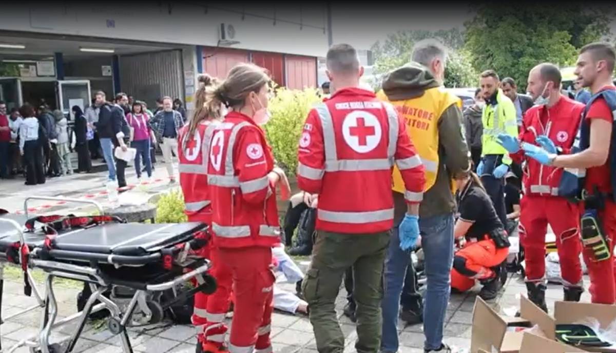 Sversamento di cloro in piscina: la nube chimica intossica 150 studenti a Reggio Emilia