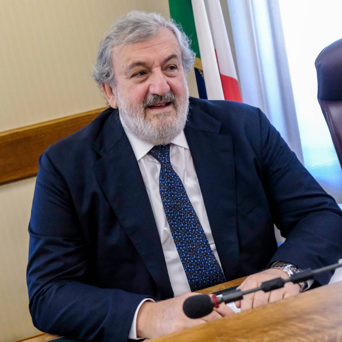 "Esposto contro Emiliano". Il governatore pugliese nei guai per un incontro alla Asl di Lecce