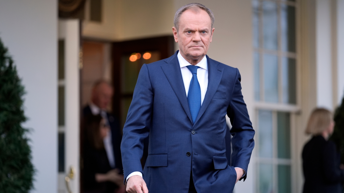 "Sospendiamo l'articolo 7". L'Ue premia le riforme giudiziarie del polacco Tusk