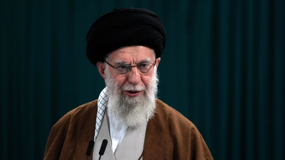 "Cancelleremo il regime sionista". La promessa di Khamenei che elogia gli studenti pro-Pal