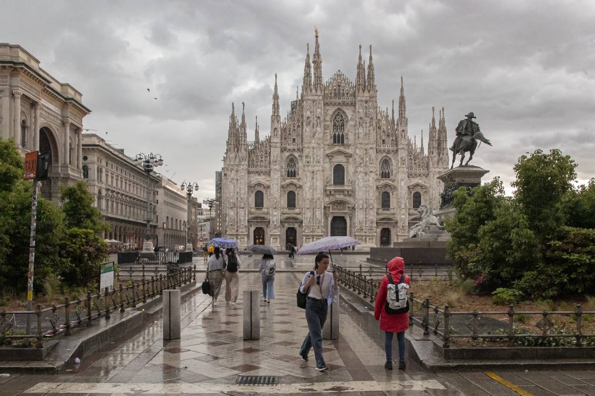 Forte maltempo al Nord: temporali e grandinate a Milano, bomba d'acqua su Torino