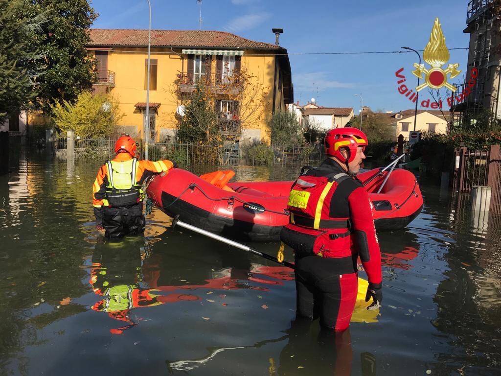 La gita in 4 sul Ticino: bloccati dalle correnti e salvati dai pompieri