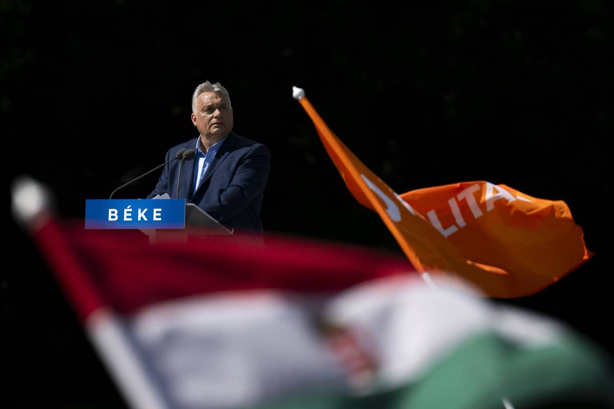 Viktor Orbán: "La Commissione Ue ha fallito su tutto: dalla guerra ai migranti. Ora rinasca la destra: Meloni e Le Pen si mettano d'accordo"