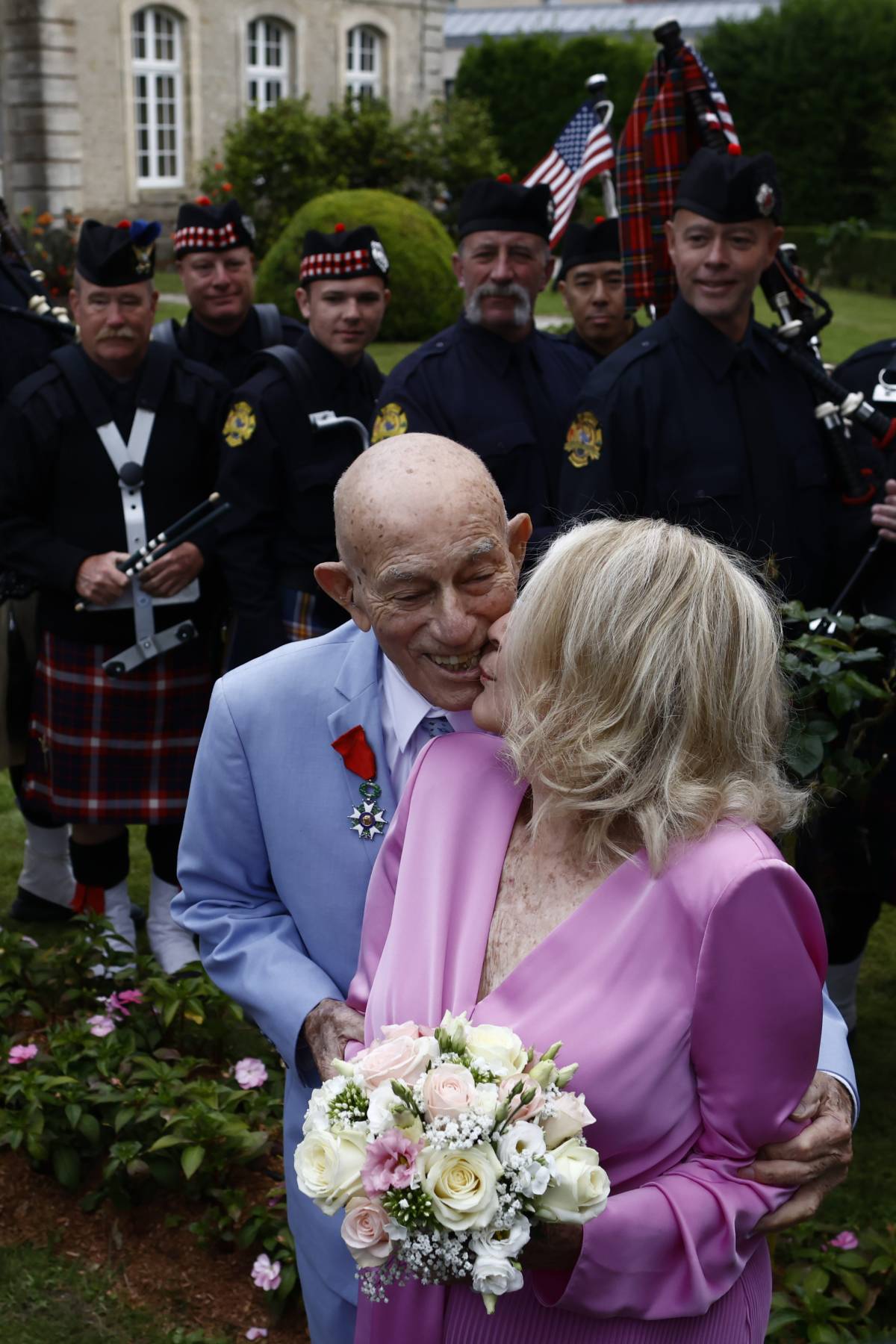 Un veterano centenario ha detto "Sì" in Normandia