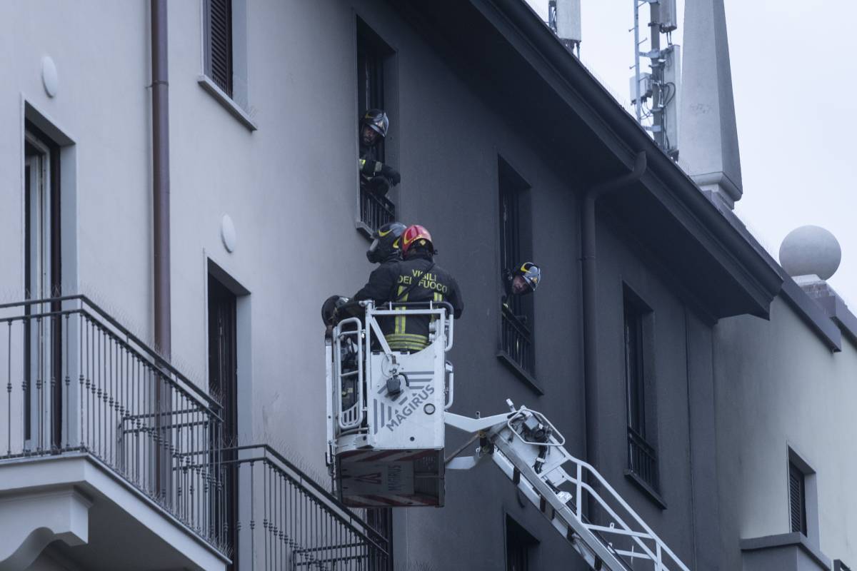 Milano, incendio in un'autofficina: tre morti e tre feriti