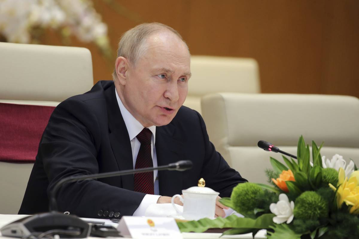 Putin in difficoltà usa la solita minaccia. "Svilupperemo ancora armi nucleari"