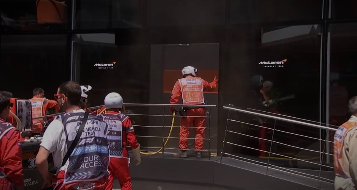 Formula 1, rogo nell'hospitality della McLaren. Paura nel paddock: pompieri intossicati