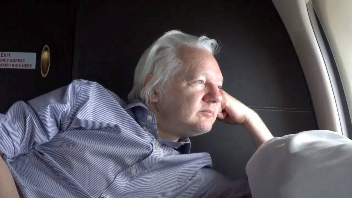 Assange sbarca in Australia da uomo libero: "Felice e surreale"