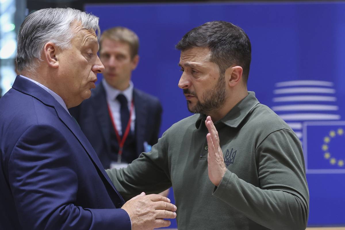 Zelensky a Bruxelles. "Patto per la sicurezza". Duro scontro con Orbán