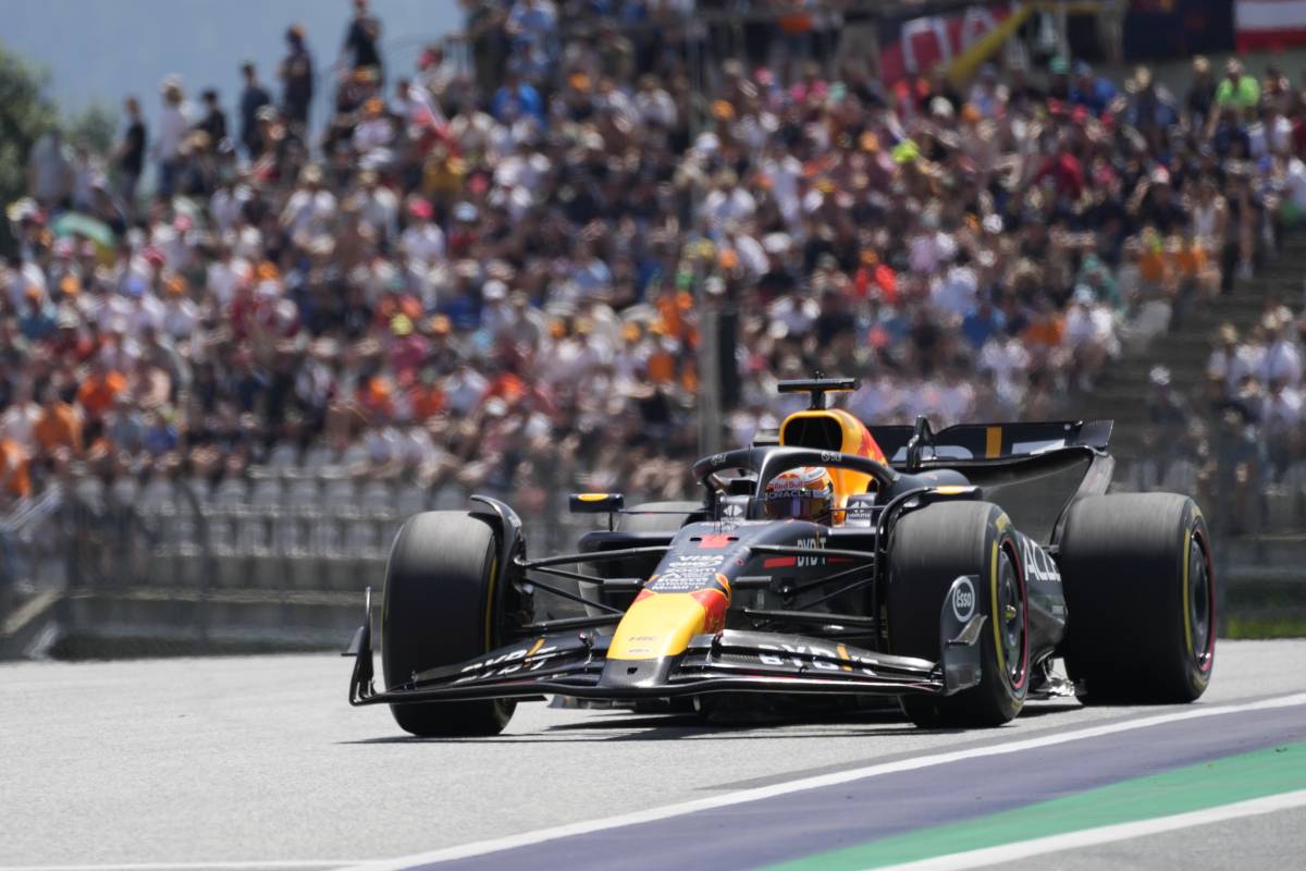 F1, Verstappen fa doppietta in Austria: pole e sprint race in Austria. Sainz 4°, Leclerc 6°