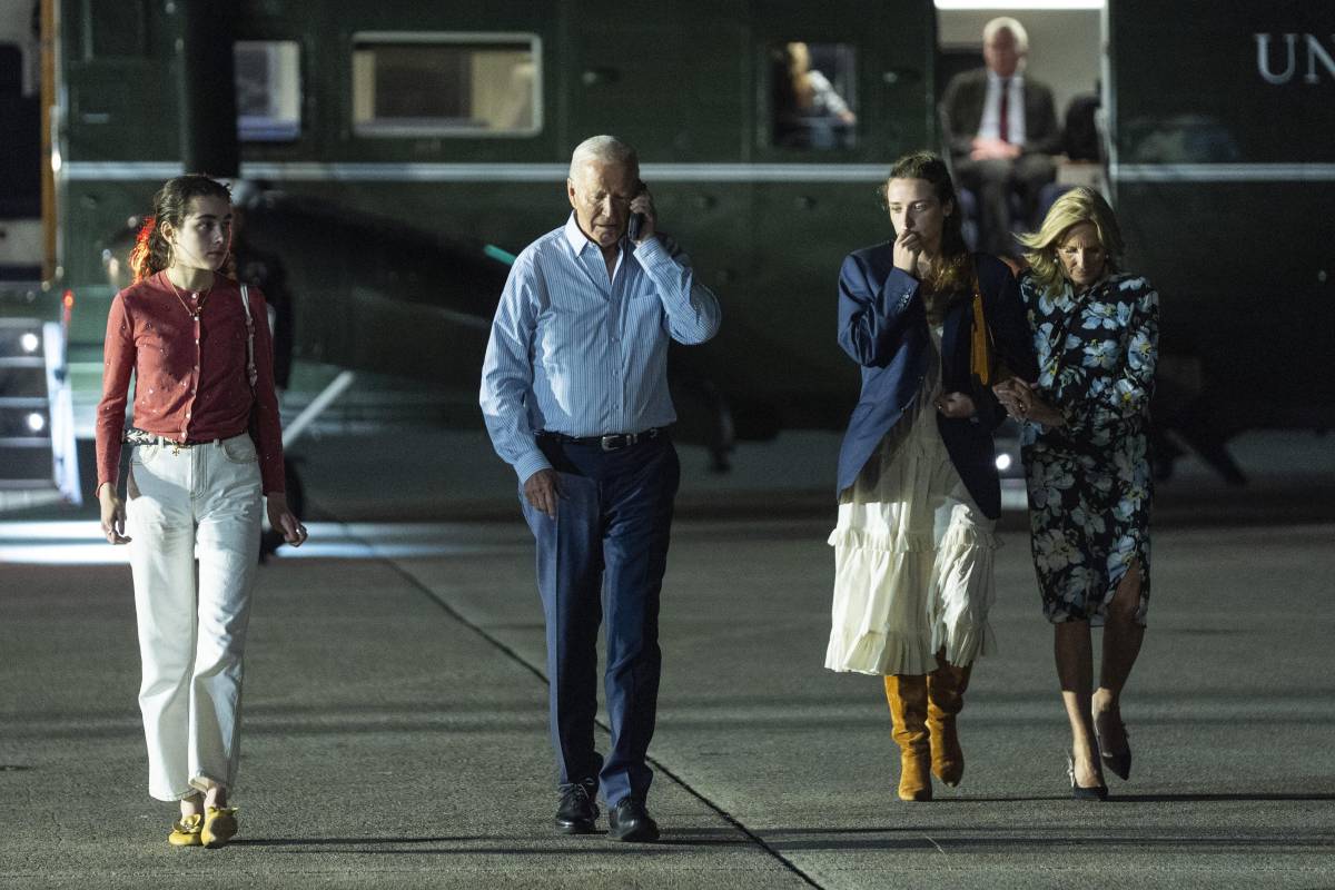 Biden al "conclave" di famiglia. Sul tavolo l'ipotesi passo indietro