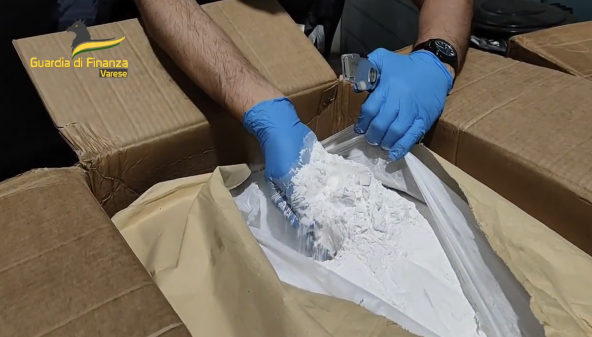 Un carico di 6 tonnellate di ingredienti per l'ecstasy: il sequestro choc a Malpensa
