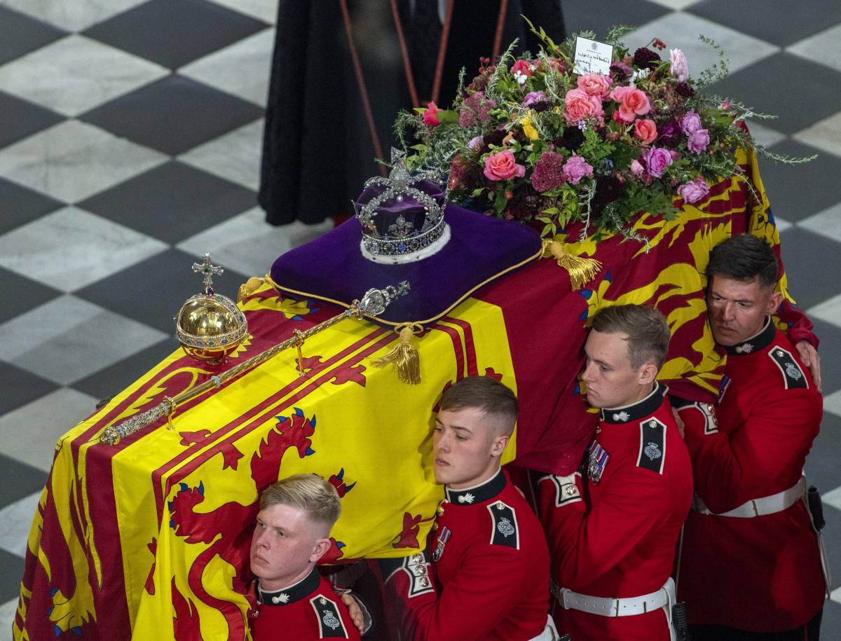 "La morte è irreversibile". Il mistero del funerale di Elisabetta II 
