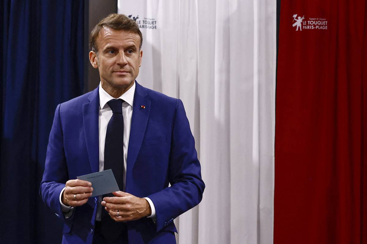 Macron, nuovo voltafaccia. Già 173 i ritiri anti Le Pen