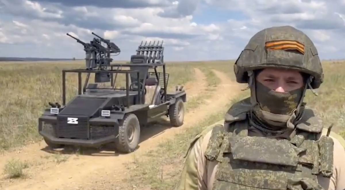 Mosca schiera il buggy "anti-drone" come in Mad Max: cosa può fare lo ZVeraBoi