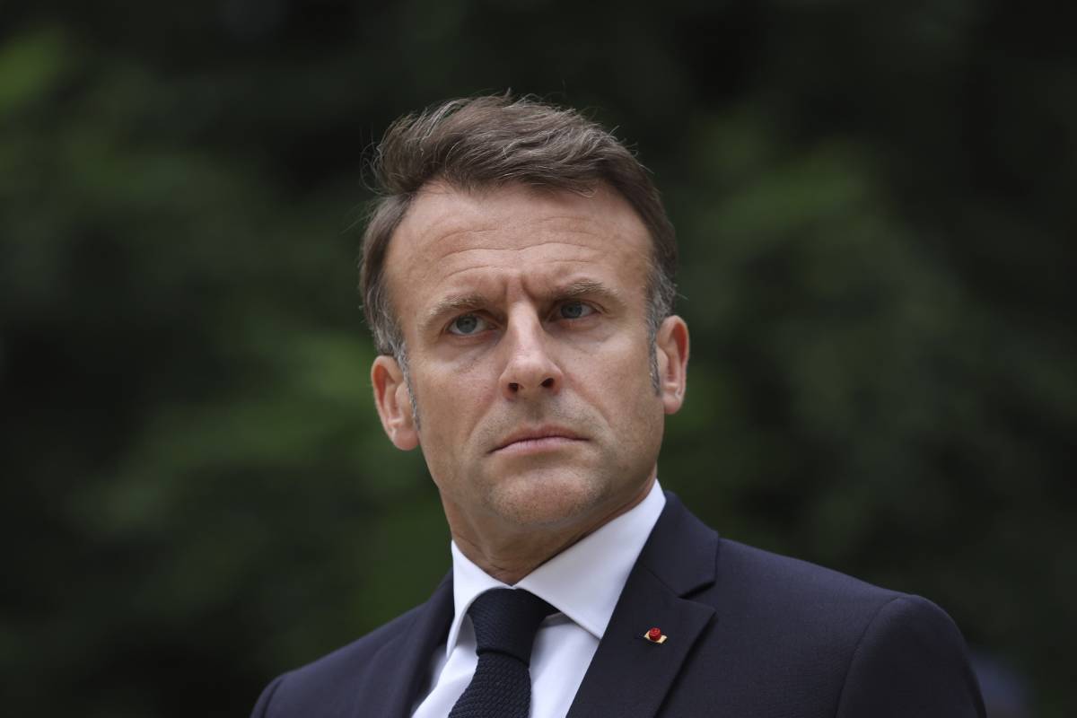 Macron isolato nell'ultima trincea: governo tecnico o spettro dimissioni