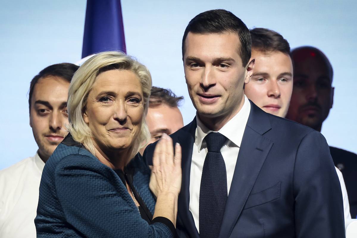 Le Pen snobba i sondaggi. E allontana le "pecore nere"