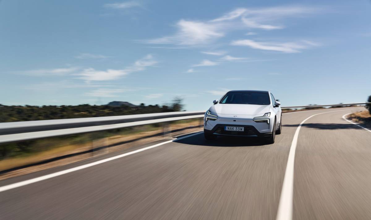 Polestar 4, il Suv minimalista che non ha il lunotto posteriore