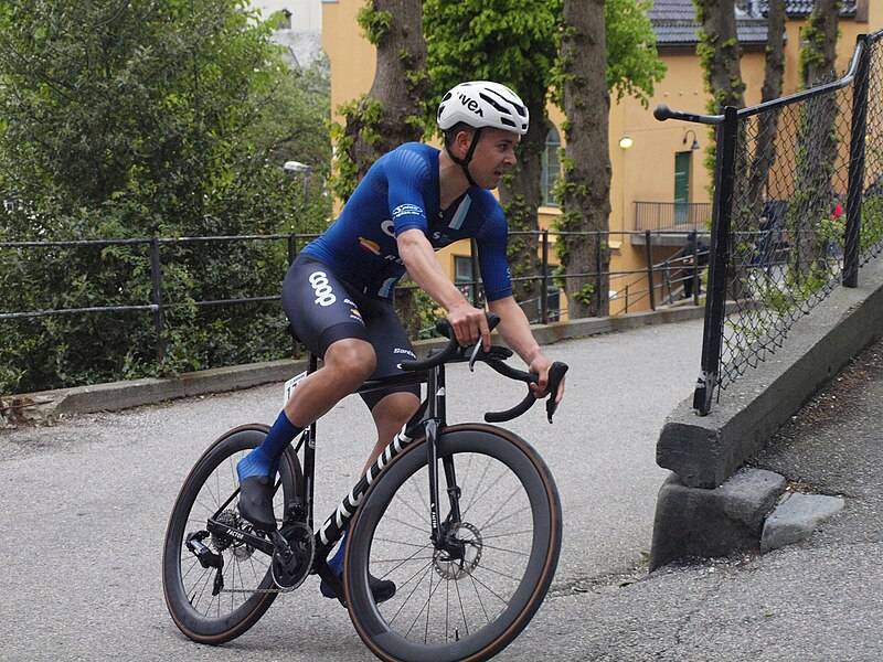 Tragedia al Giro d'Austria, muore dopo una caduta il ciclista norvegese André Drege 