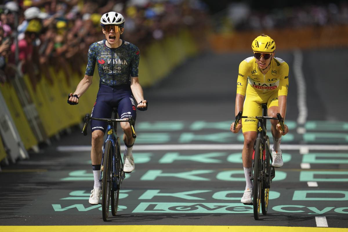 Tour, sul Massif Central Vingegaard batte Pogacar: Evenepoel e Roglic non reggono