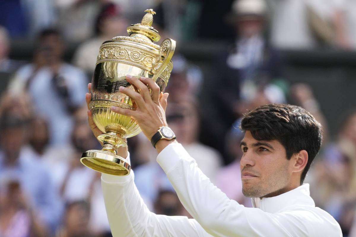 Alcaraz è il re di Wimbledon: Djokovic sconfitto in tre set