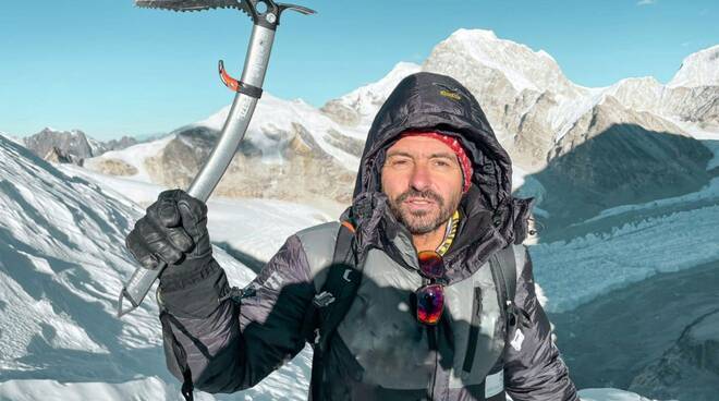 "Bisogna sapere quando rinunciare". Riccardo Bergamini rientra in Italia: la sua scalata fermata dal meteo avverso