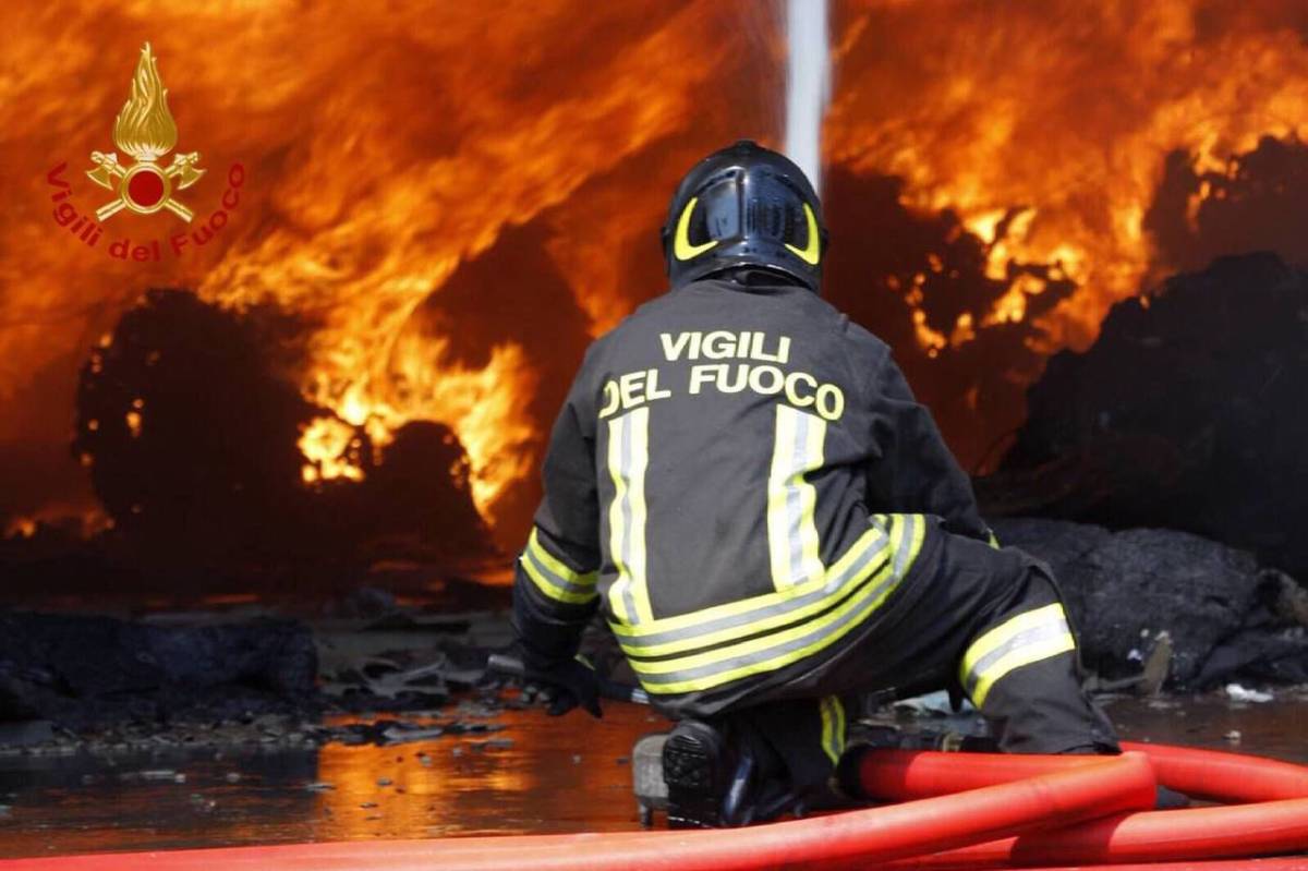Basilicata, due vigili del fuoco morti in un incendio: stavano salvando una famiglia