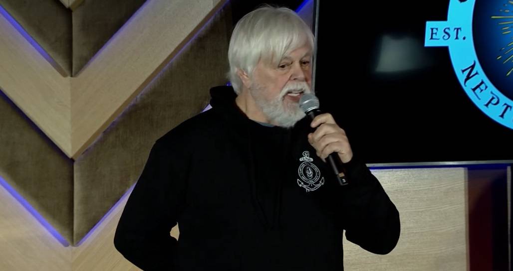 In manette l'ambientalista anti baleniere Paul Watson: ora rischia l'estradizione in Giappone