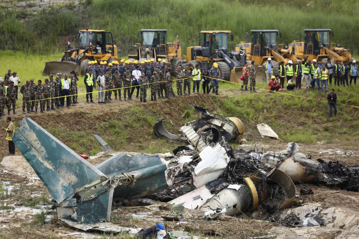 Nepal, aereo di linea si schianta mentre decolla: sopravvive solo il pilota