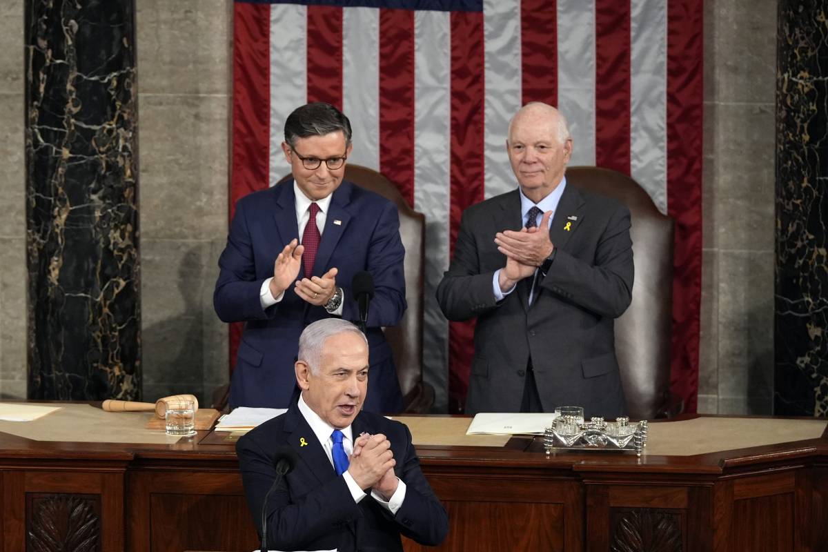 Applausi e fischi per Netanyahu al Congresso Usa: "Con Hamas è una guerra di civiltà"