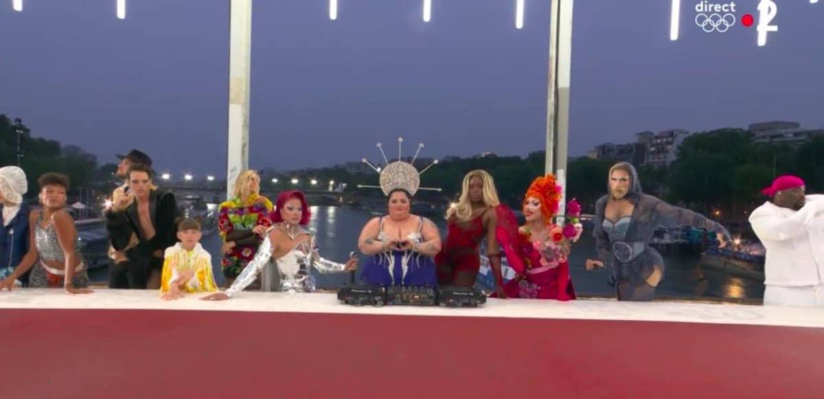 "Una scena pietosa”. La stoccata di Mons. Suetta sulle Drag Queen alle Olimpiadi