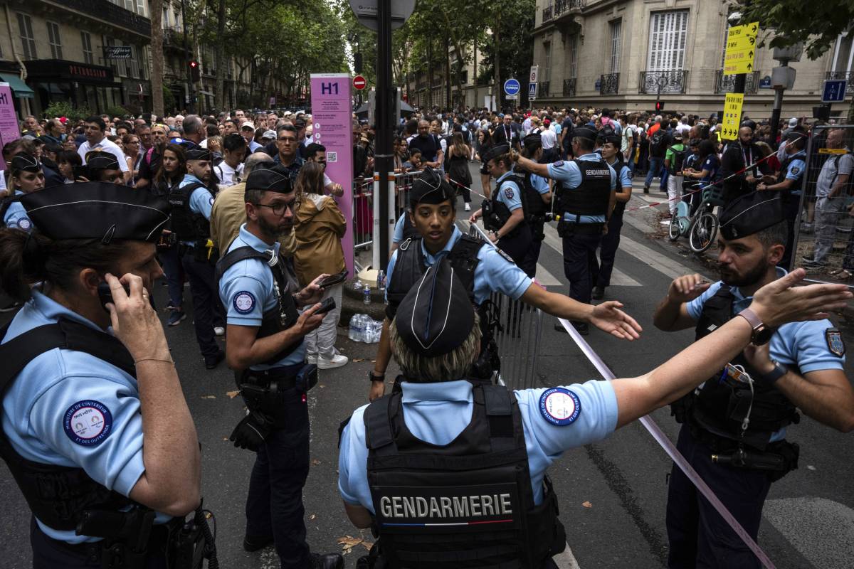 Francia, sabotate le reti della fibra ottica. Arrestato attivista di estrema sinistra per gli attacchi ai Tgv