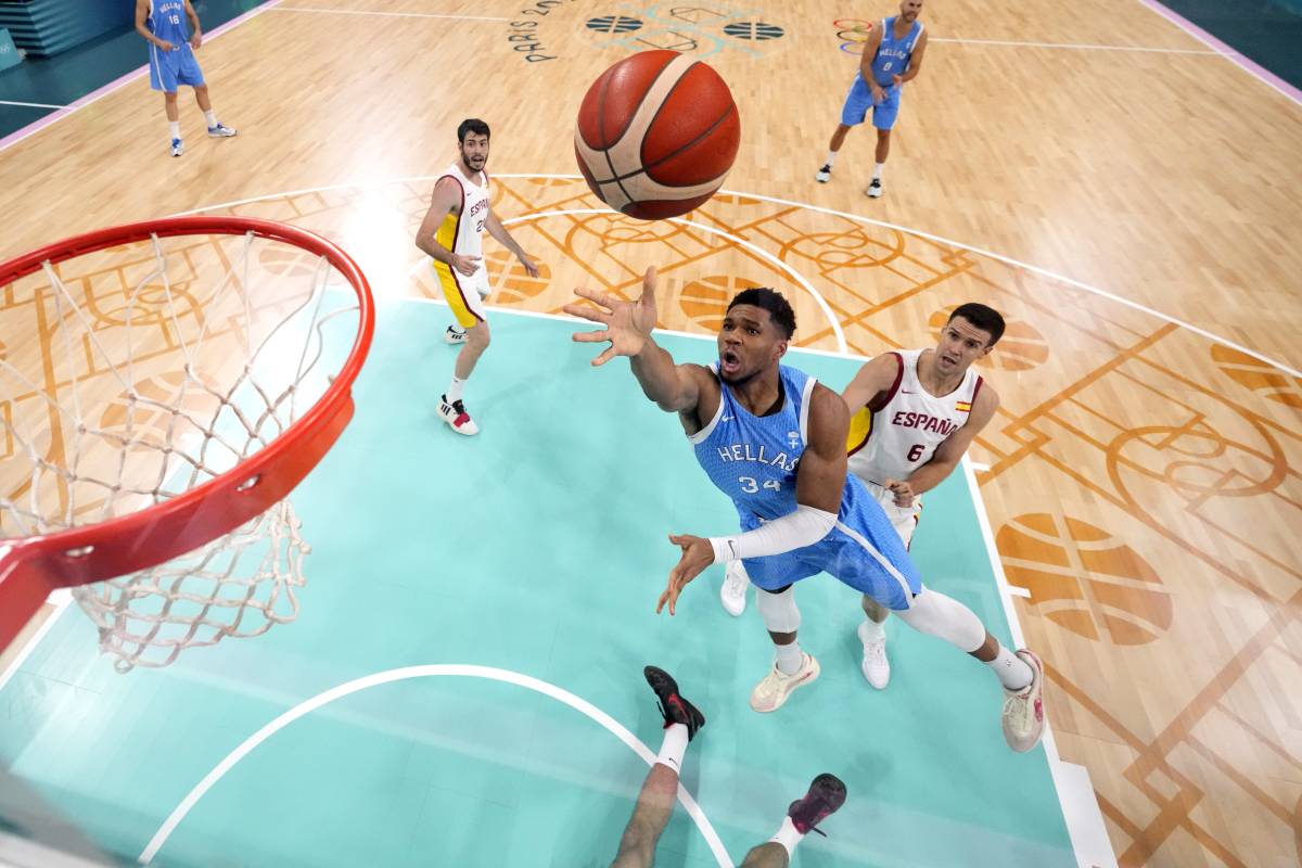 Basket, la Spagna di Scariolo piega nel finale la Grecia. Giannis quasi eliminato