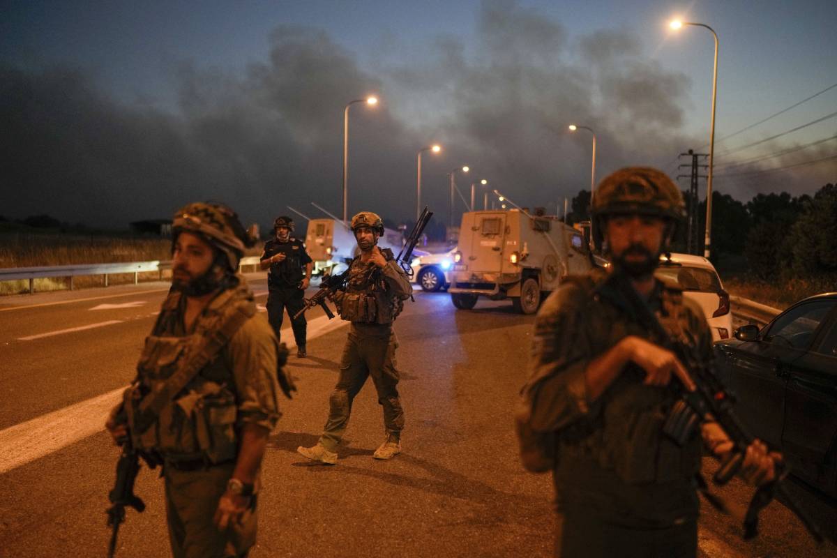 "Razzi dal Libano". Israele mette l'esercito in massima allerta. Attesa per l'attacco iraniano