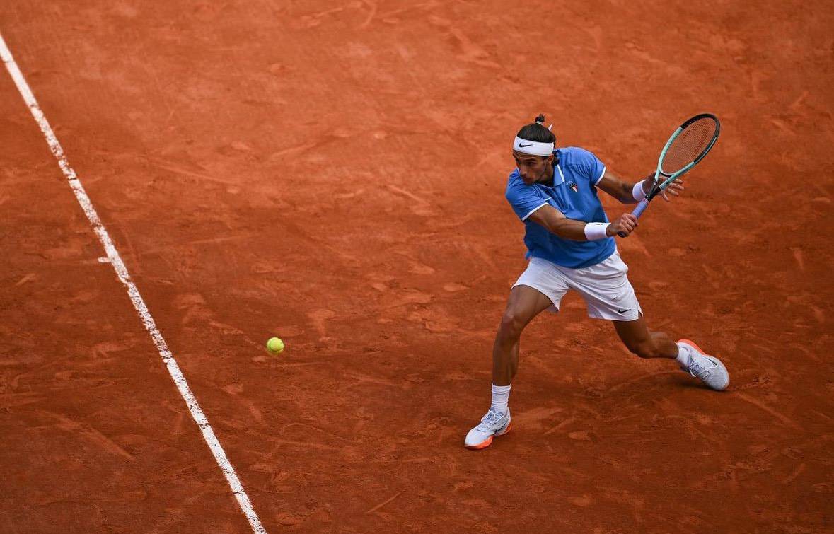 La corsa di Musetti termina in semifinale contro Djokovic. L'italiano domani in campo per il bronzo