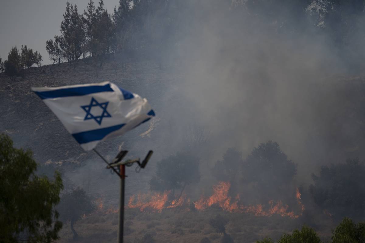 Teheran rafforza le difese aeree, Israele attende nei bunker. L'attacco potrebbe arrivare oggi