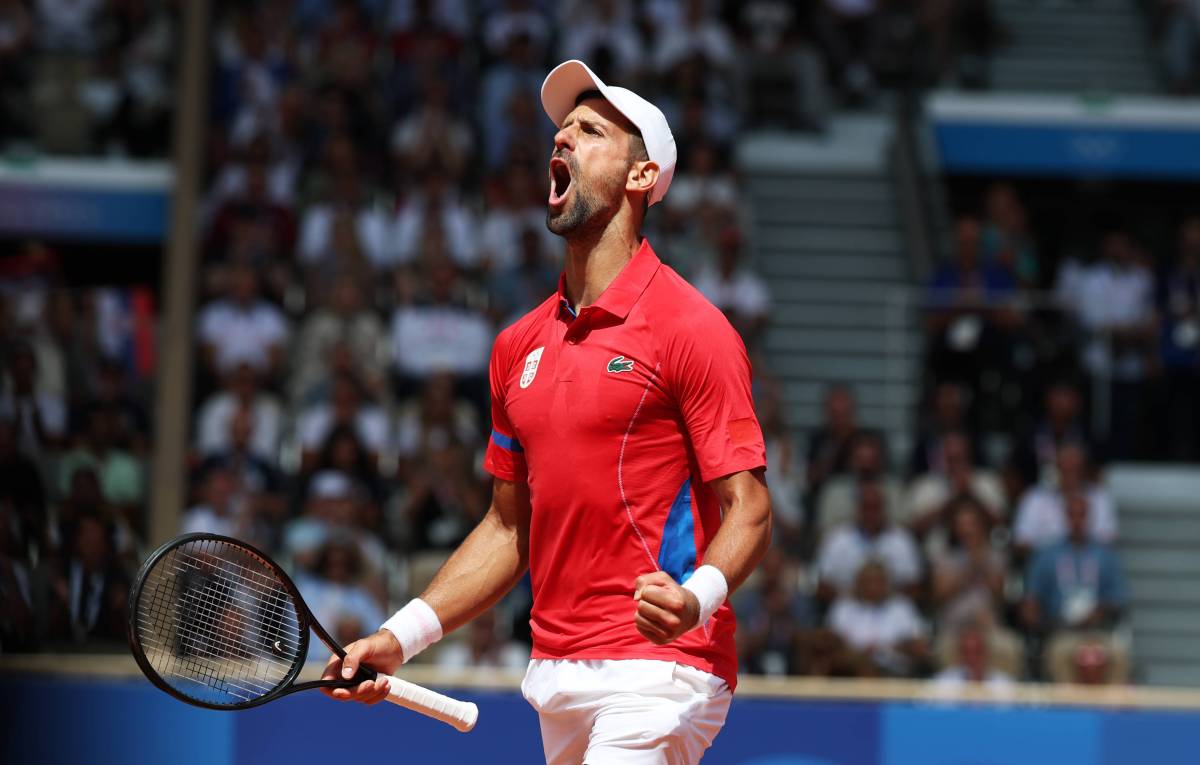 Djokovic si ricopre d'oro: batte Alcaraz e stravince la medaglia più importante