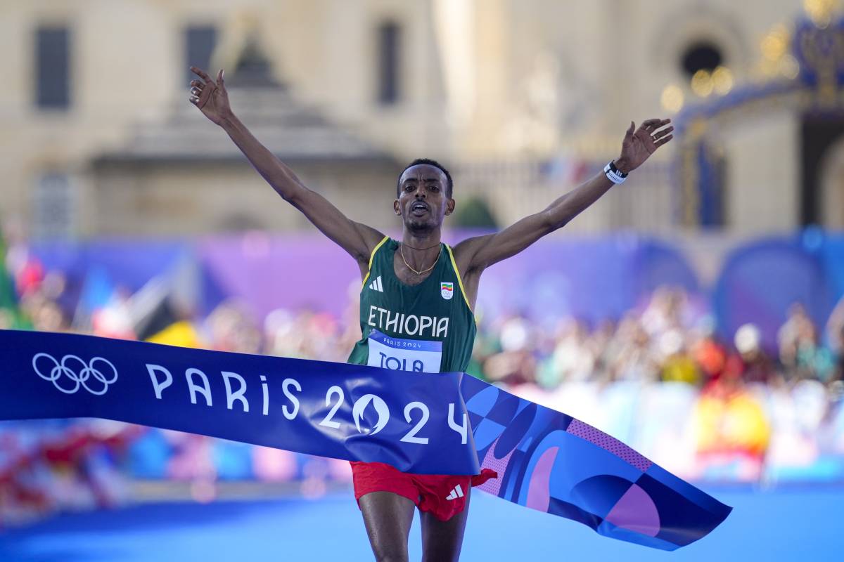 Maratona, l'etiope Tola vince con record olimpico. Crippa al 25° posto