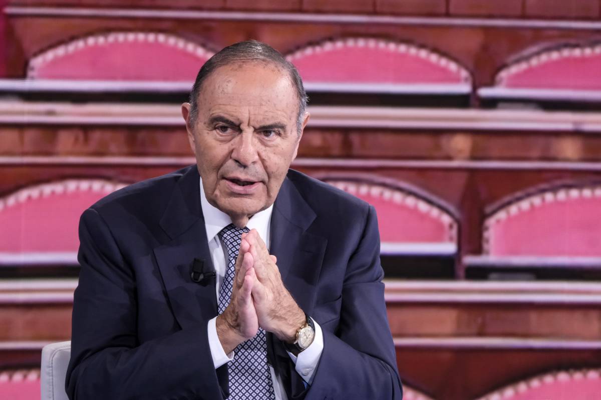 "Follia social: puoi scrivere Adolf e Stalin ma non Hitler"