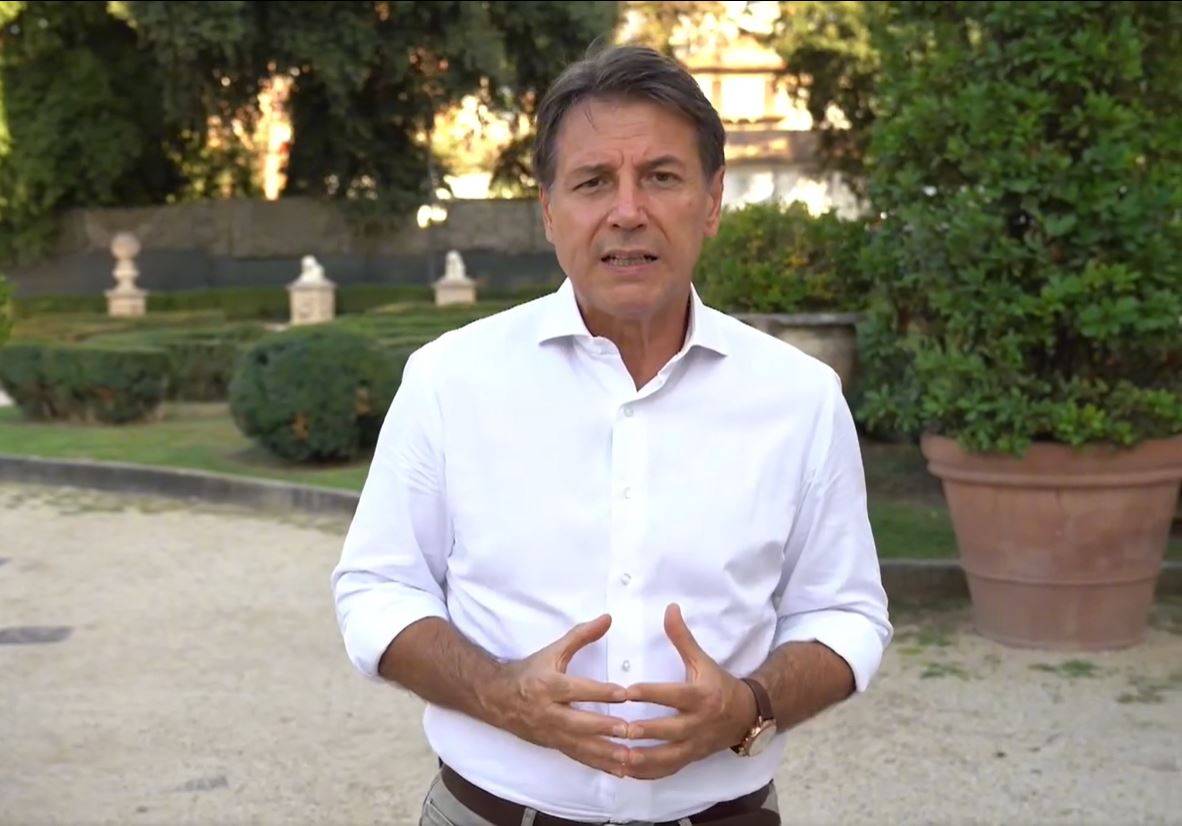 Conte telefona: "Solidarietà umana". E mezzo governo lo ringrazia. "Un uomo onesto"