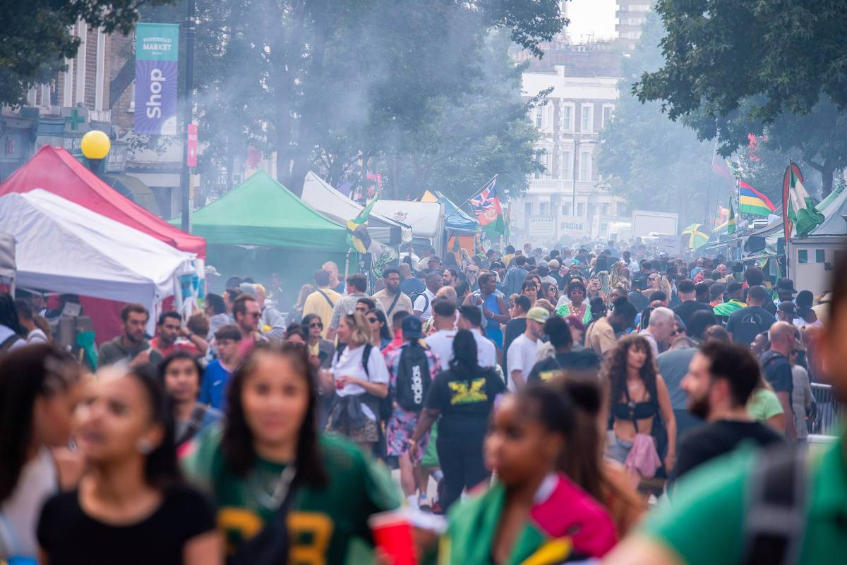 Accoltellamenti al Carnevale di Notting Hill: allarme sicurezza dopo l'attentato di Solingen